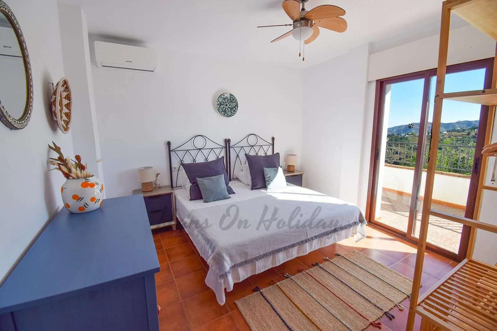 La Fuente Apt 4, Frigiliana Amazing 3 Bedroom 2 Bthroom Family Apartment With Views, Padel Court And 2 Pools Hansonholiday Rentals