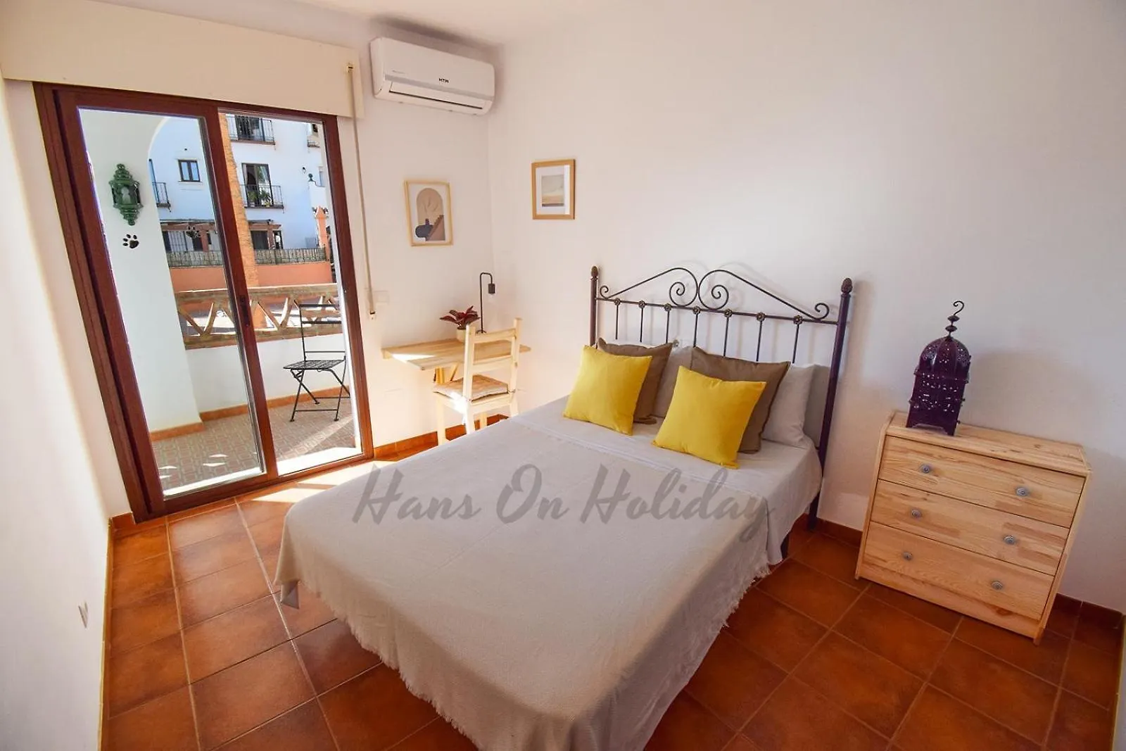 La Fuente Apt 4, Frigiliana Amazing 3 Bedroom 2 Bthroom Family Apartment With Views, Padel Court And 2 Pools Hansonholiday Rentals