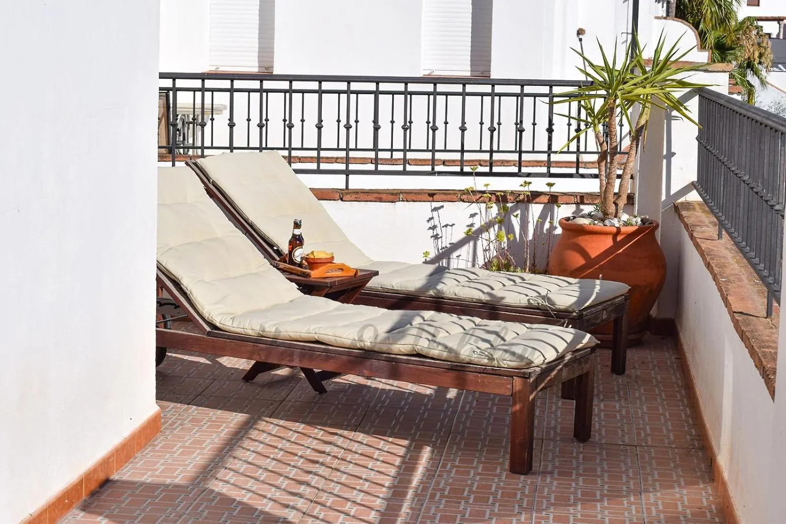 La Fuente Apt 4, Frigiliana Amazing 3 Bedroom 2 Bthroom Family Apartment With Views, Padel Court And 2 Pools Hansonholiday Rentals