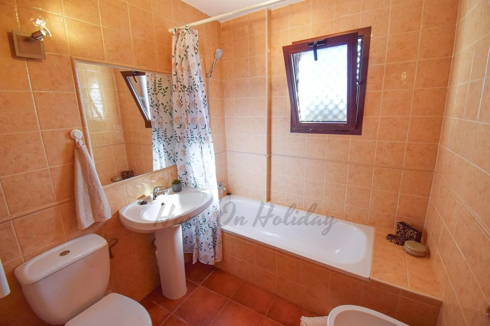 La Fuente Apt 4, Frigiliana Amazing 3 Bedroom 2 Bthroom Family Apartment With Views, Padel Court And 2 Pools Hansonholiday Rentals