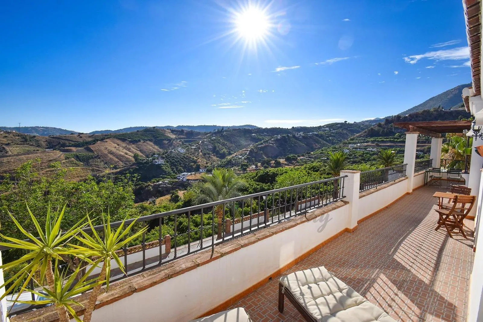 La Fuente Apt 4, Frigiliana Amazing 3 Bedroom 2 Bthroom Family Apartment With Views, Padel Court And 2 Pools Hansonholiday Rentals location