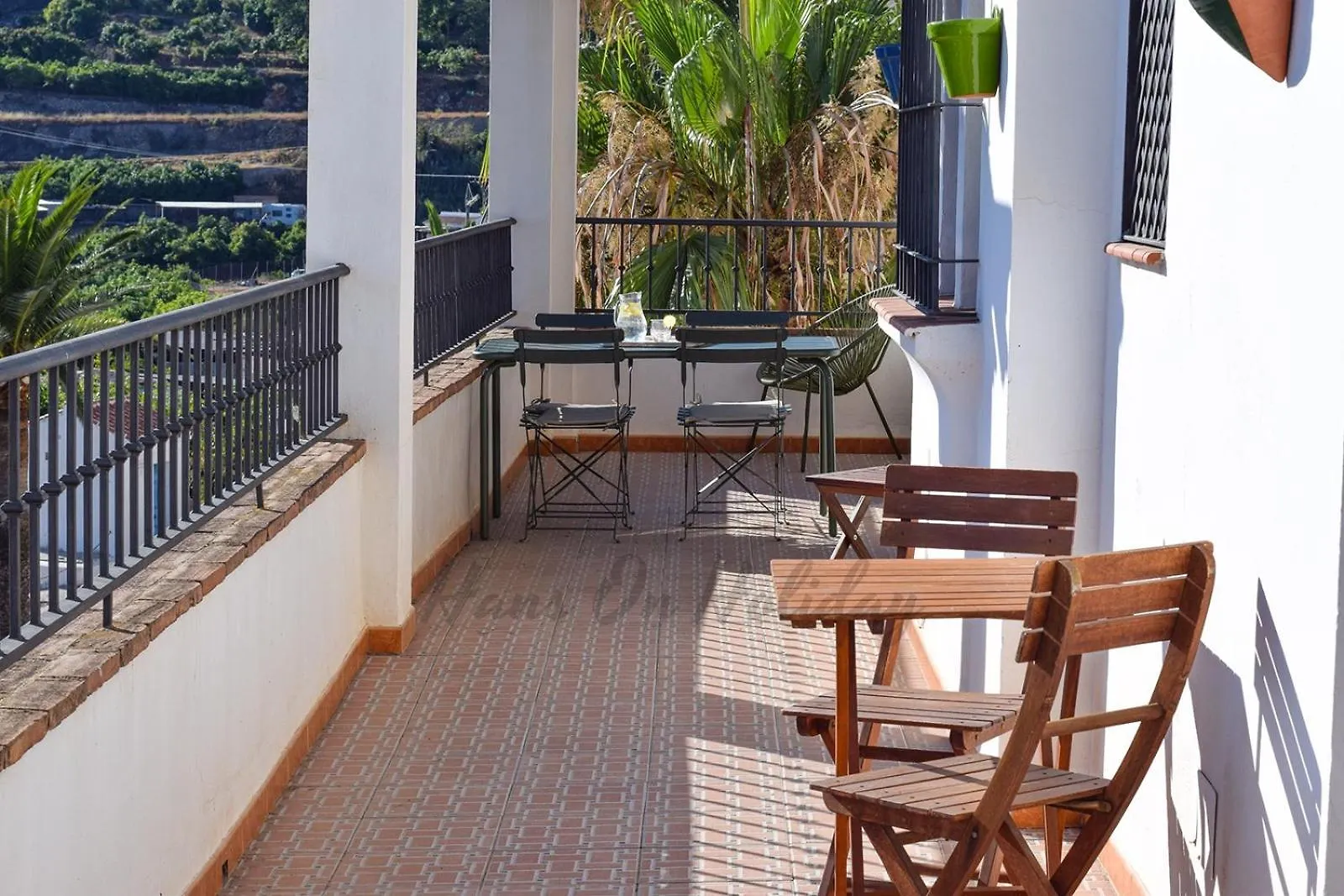 La Fuente Apt 4, Frigiliana Amazing 3 Bedroom 2 Bthroom Family Apartment With Views, Padel Court And 2 Pools Hansonholiday Rentals