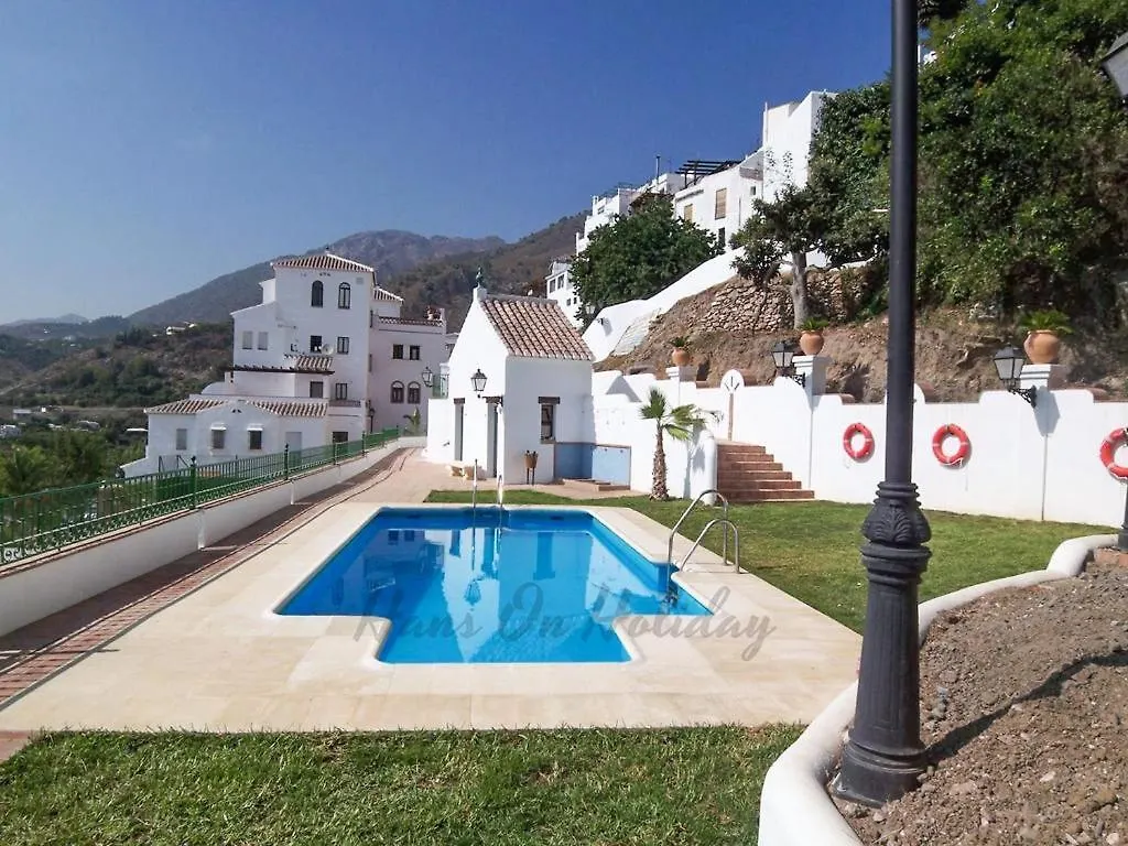 La Fuente Apt 4, Frigiliana Amazing 3 Bedroom 2 Bthroom Family Apartment With Views, Padel Court And 2 Pools Hansonholiday Rentals